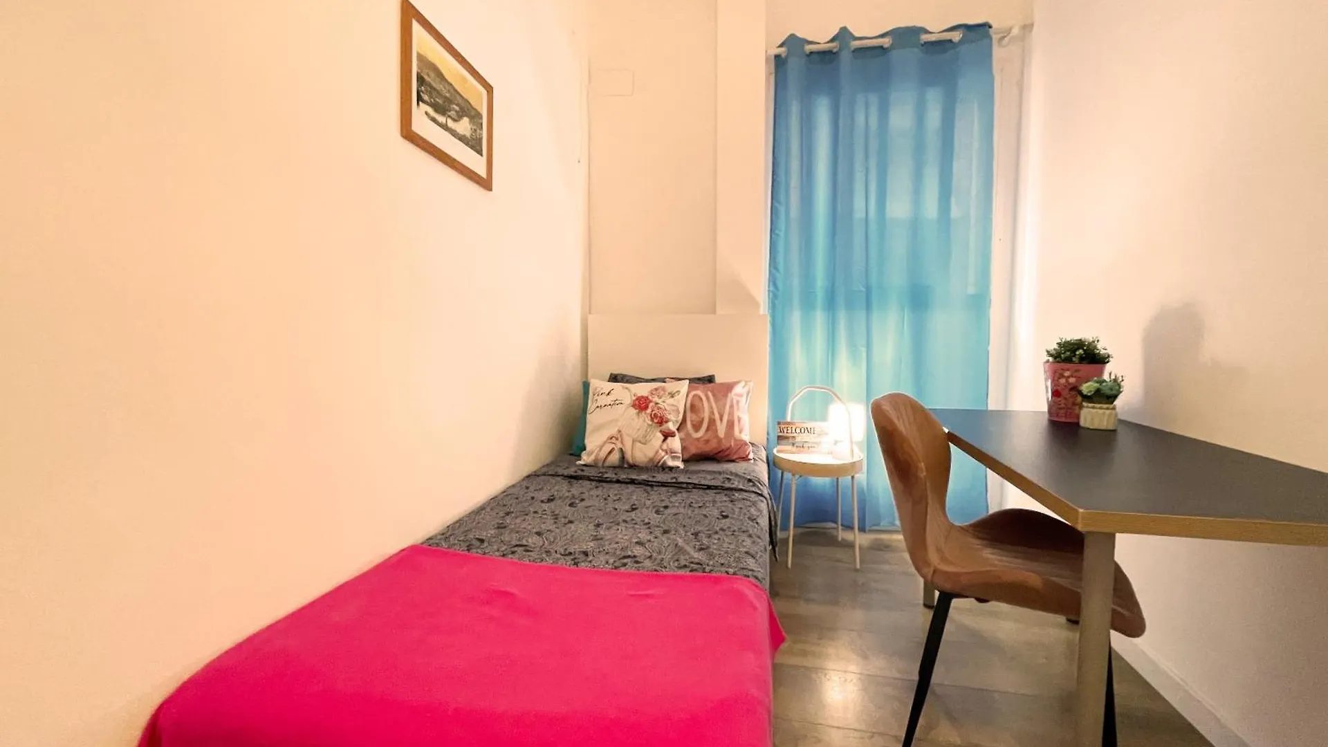 Хостел Gothic Near The Beach Rooms Барселона