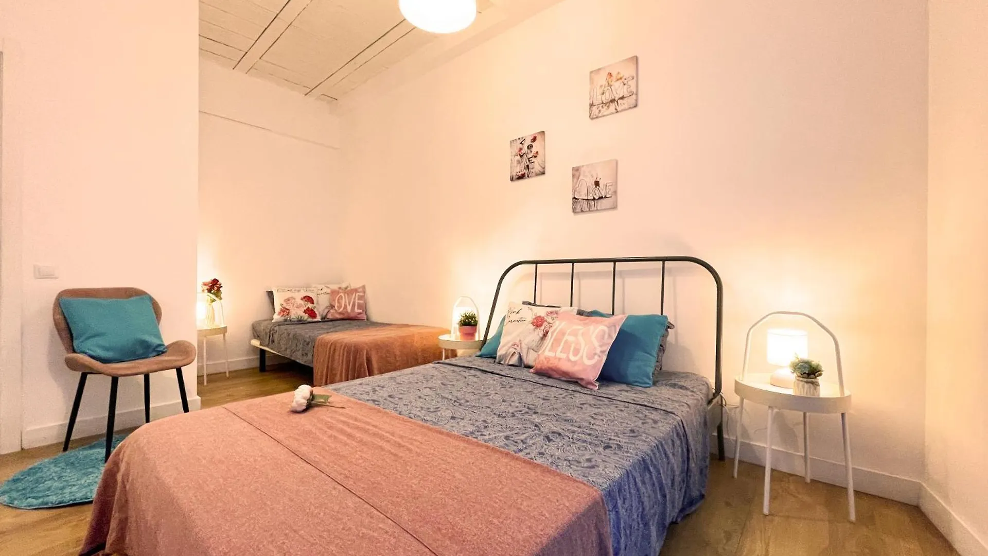 Хостел Gothic Near The Beach Rooms Барселона Испания