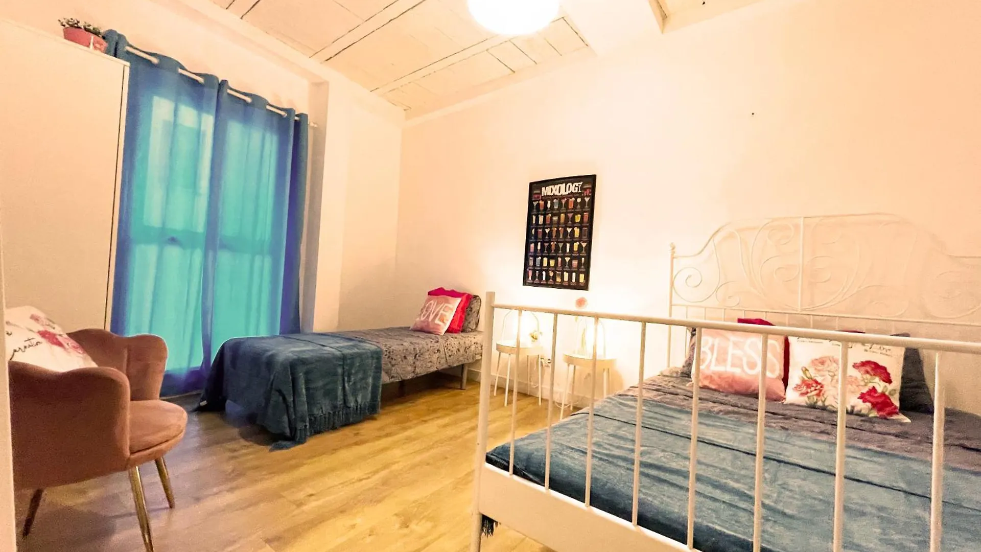 Хостел Gothic Near The Beach Rooms Барселона