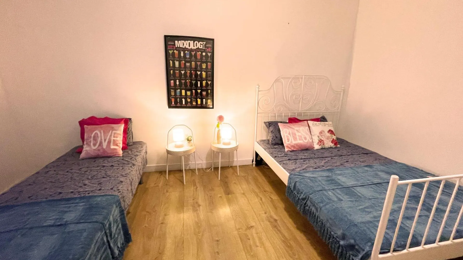 Хостел Gothic Near The Beach Rooms Барселона