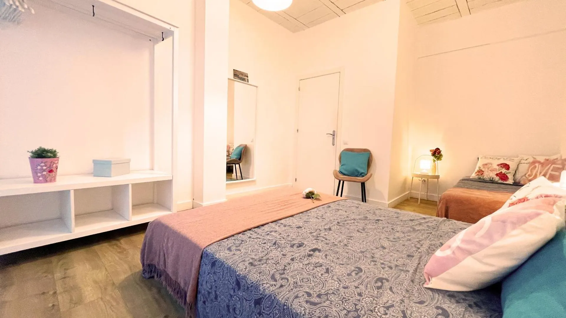 Хостел Gothic Near The Beach Rooms Барселона